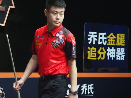 詹姆斯伤缺，湖人击败鹈鹕，豪取7连胜，三巨头34罚惹争议