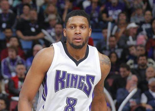 贴脸开大！祖巴茨罚球时，老鹰主场球迷高喊“保罗在哪里？”