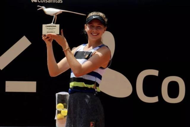 这是真饿了，太阳报：哈兰德赛后买了近70个芝士汉堡请全队吃