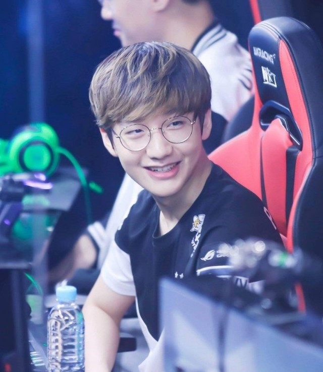 明确给予佩 明确给予佩